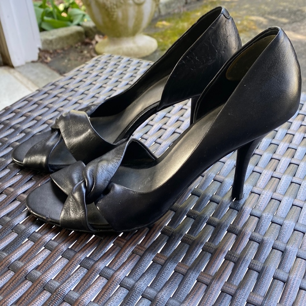 Nine West Peep toe heels size 7